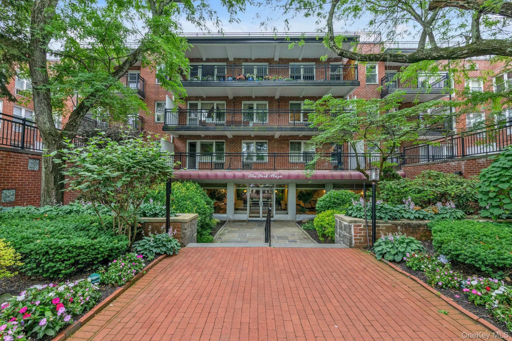 30 Stoner Avenue # 3o, Great Neck