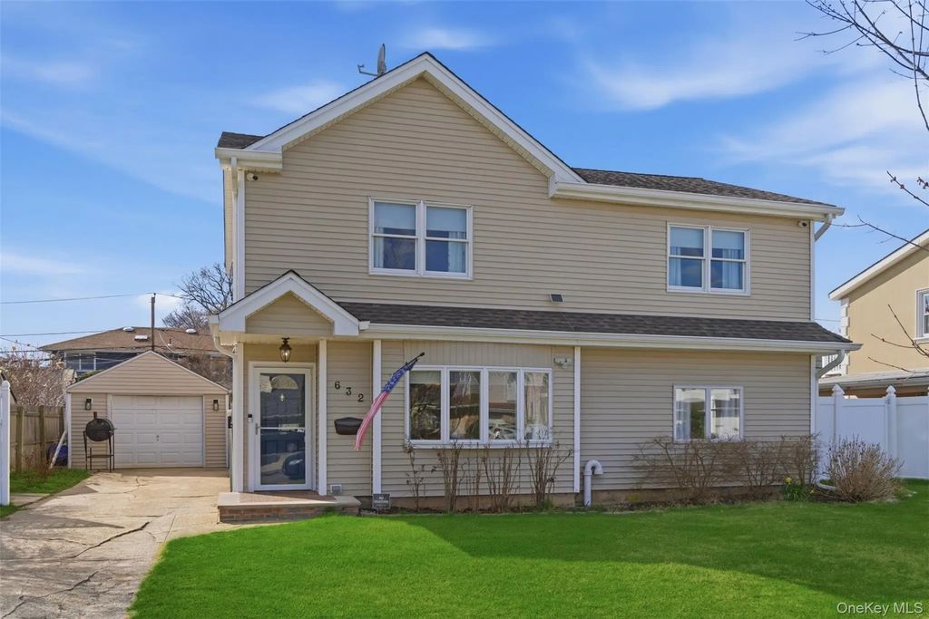 632 Wyngate Drive W, Valley Stream