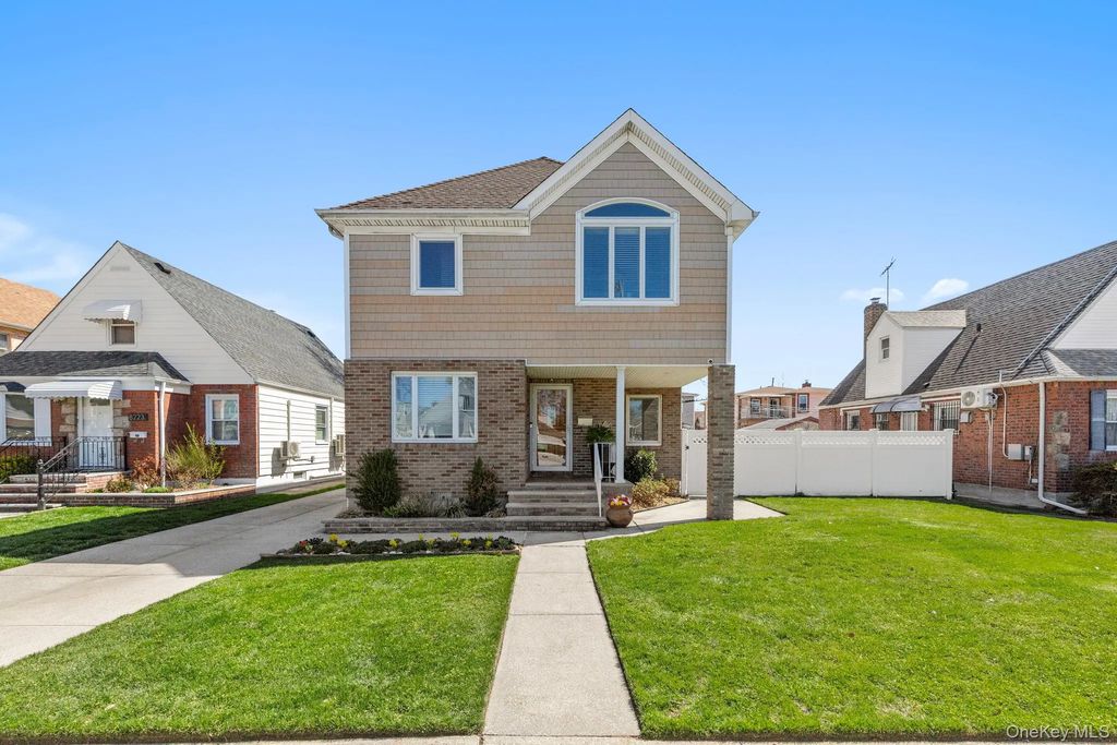 8227 265th Street, Glen Oaks