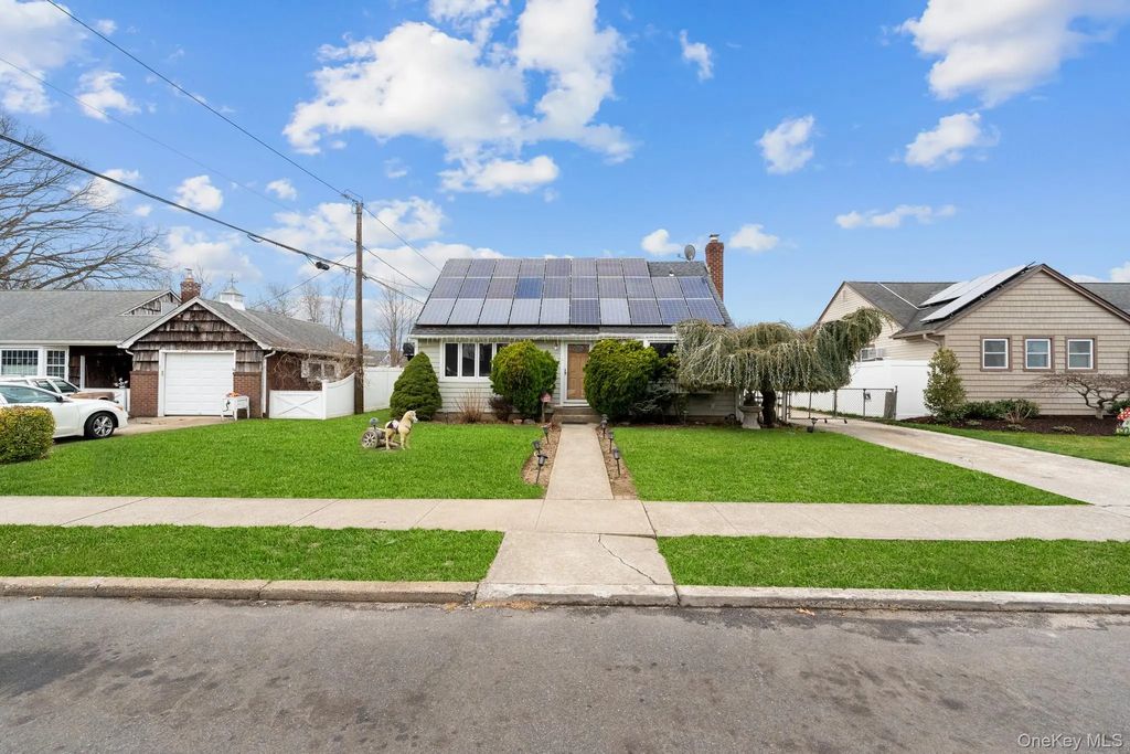 762 Buchanan Road, East Meadow
