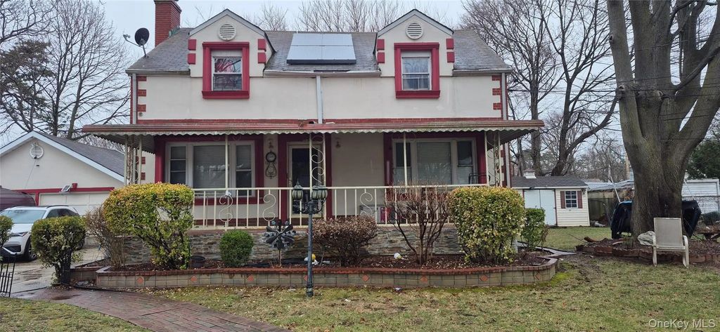 1540 Ferndale Boulevard, Central Islip