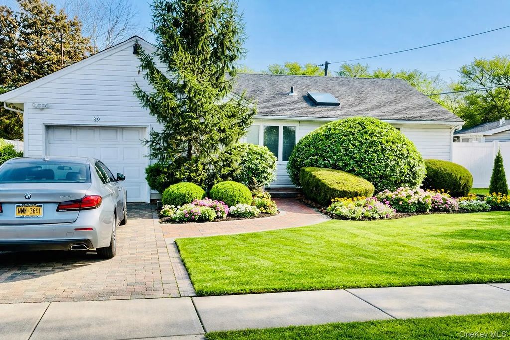 39 Laurel Hill Road, Valley Stream