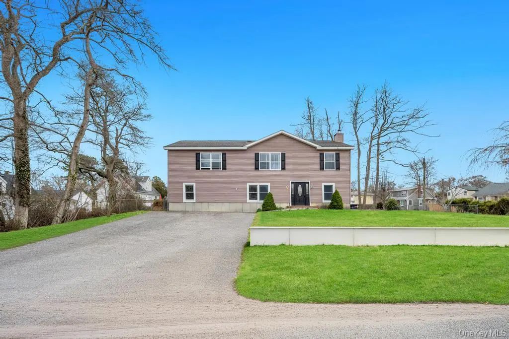 236 Forest Road W, Mastic Beach