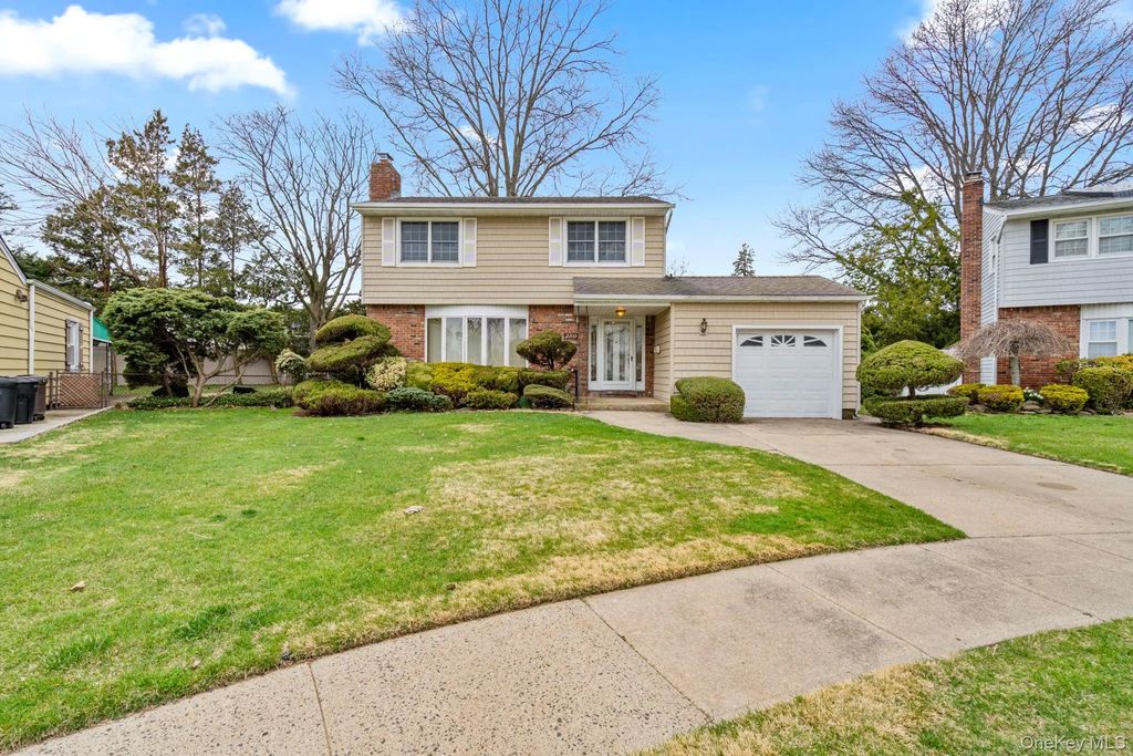 280 Hilda Street, East Meadow