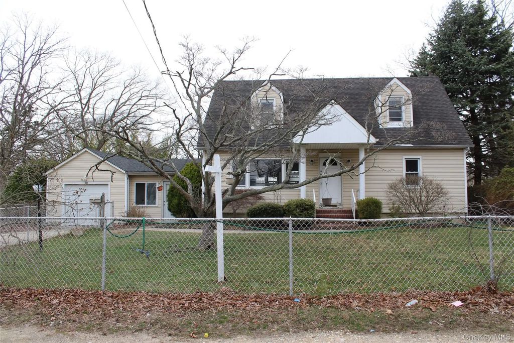 1354 Manor Lane, Bay Shore