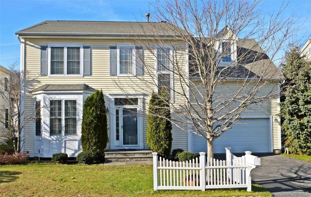 38 Ovation Court, White Plains