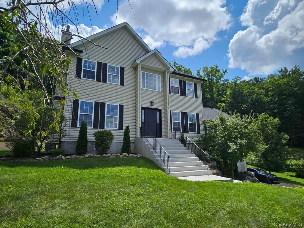 41 Hickory Road, Sloatsburg