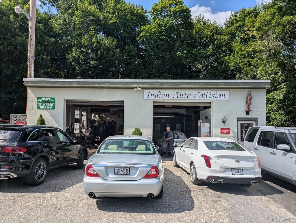 11-13 Edgemont Road, Katonah