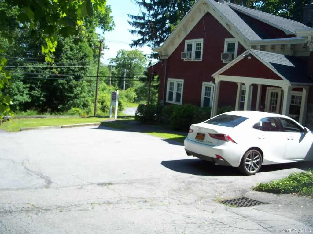244 Greenwich Avenue, Goshen