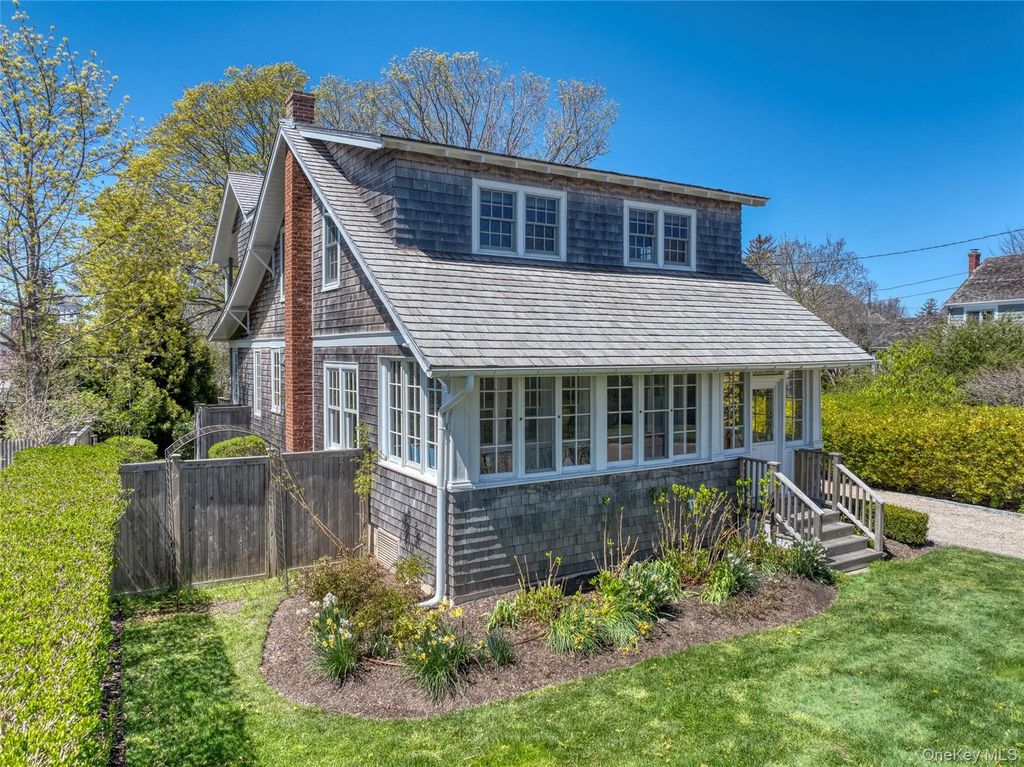 1125 Navy Street, Orient