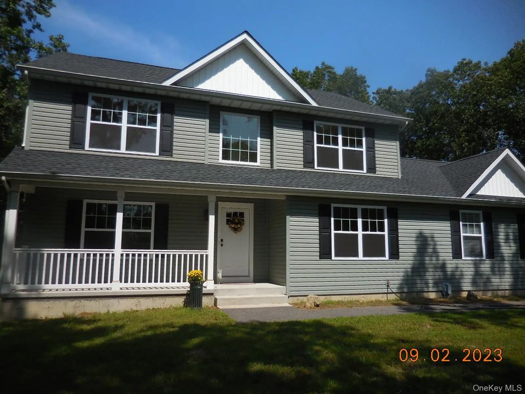 230 Expressway Drive N, Medford