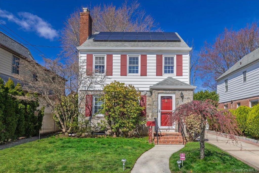 107 Acorn Way, Malverne