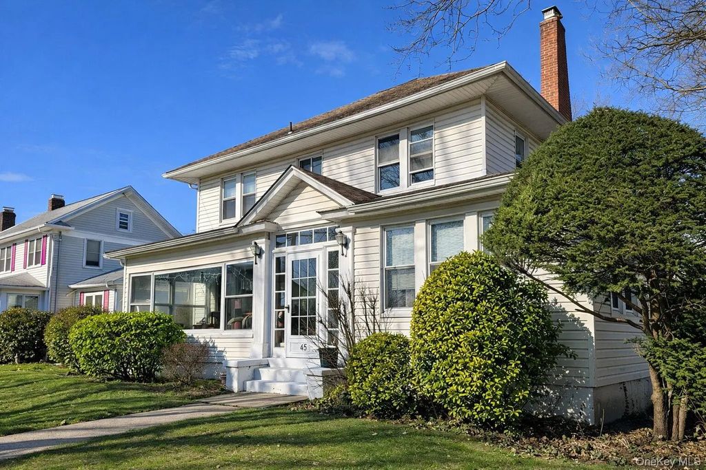 60 Lloyd Avenue, Lynbrook