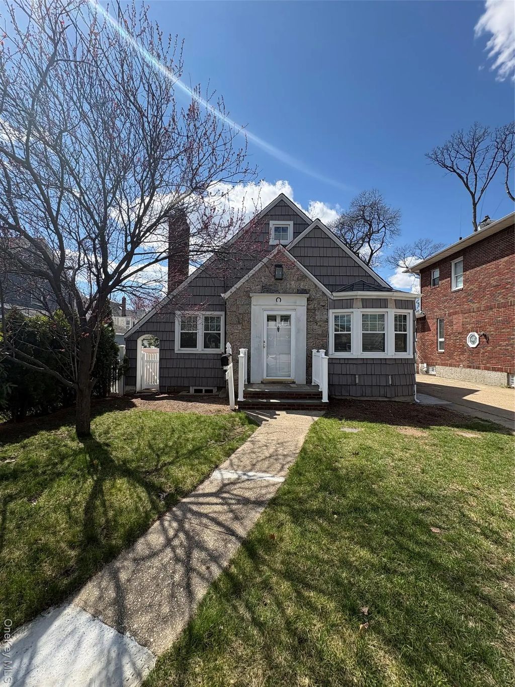 13 Parkview Place, Malverne