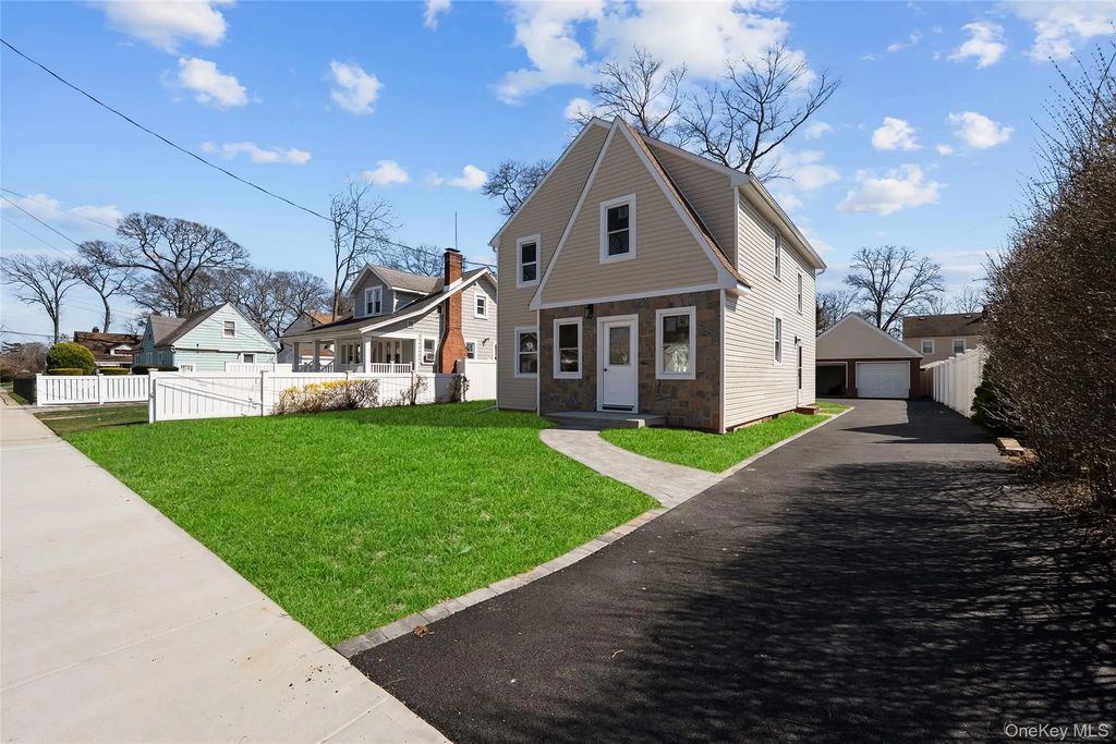 65 Mount Joy Avenue, Freeport