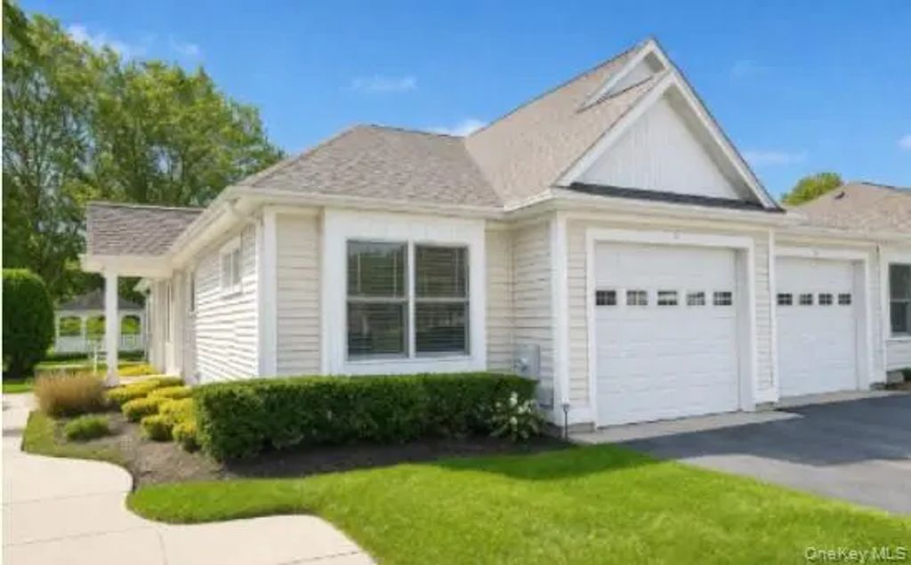 5 White Oak Court # 5, Coram