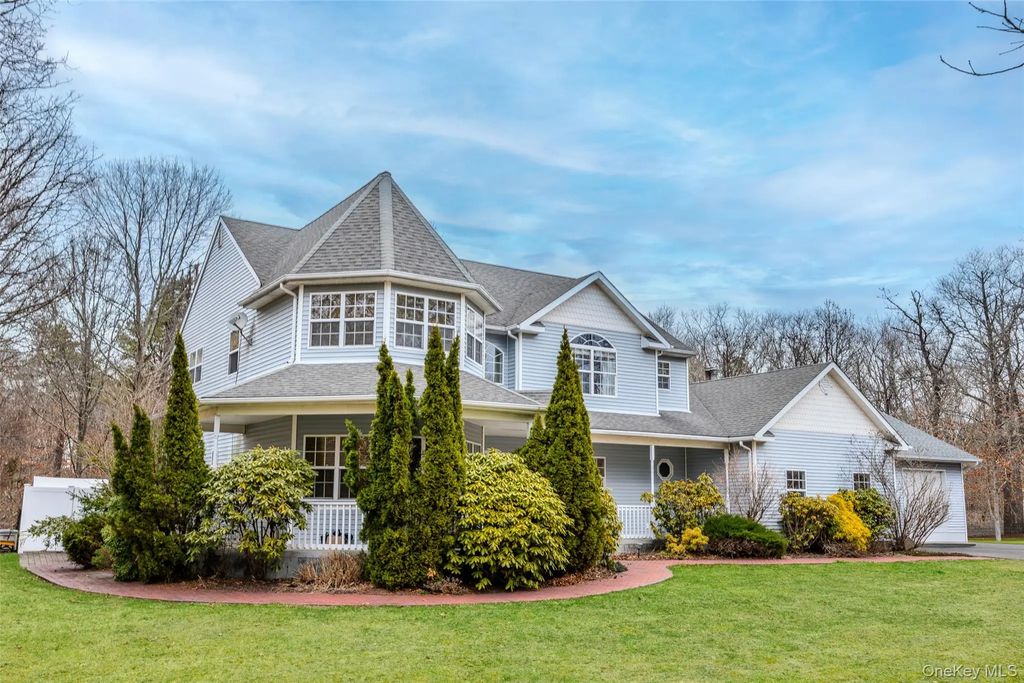 287 Dayton Avenue, Manorville
