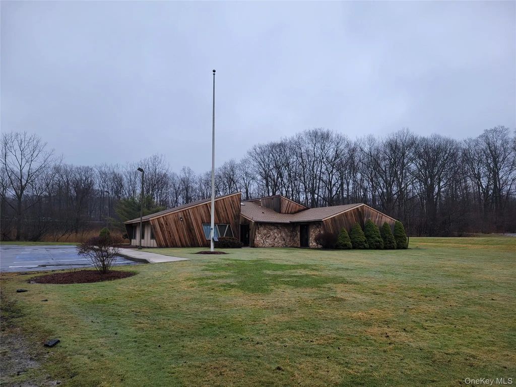 39 Bloomingburg Road, Middletown