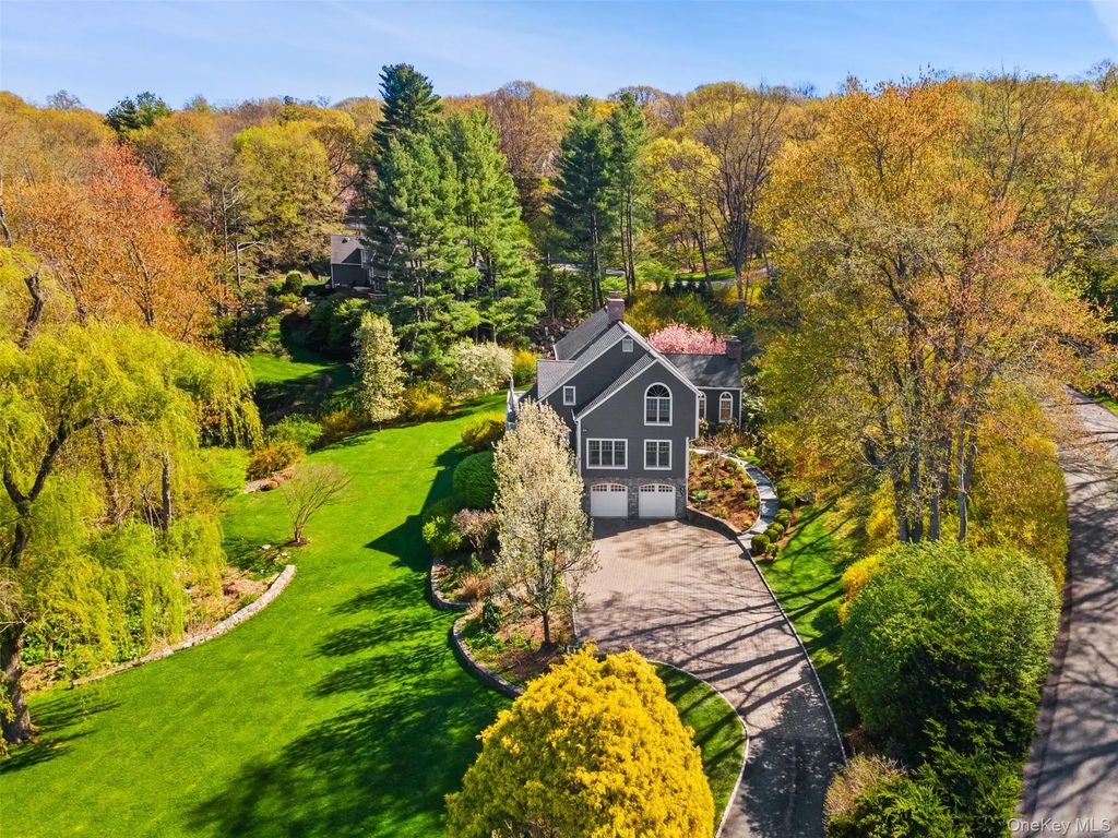 21 Hemlock Hills, Chappaqua