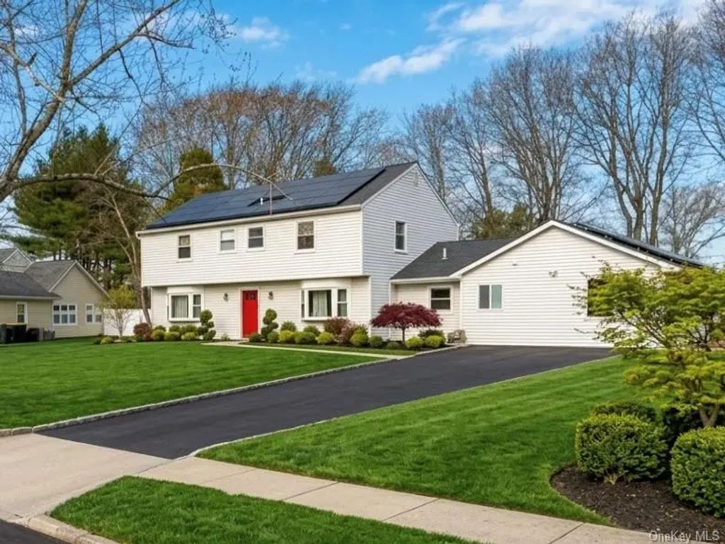 11 Manor Lane, Stony Brook