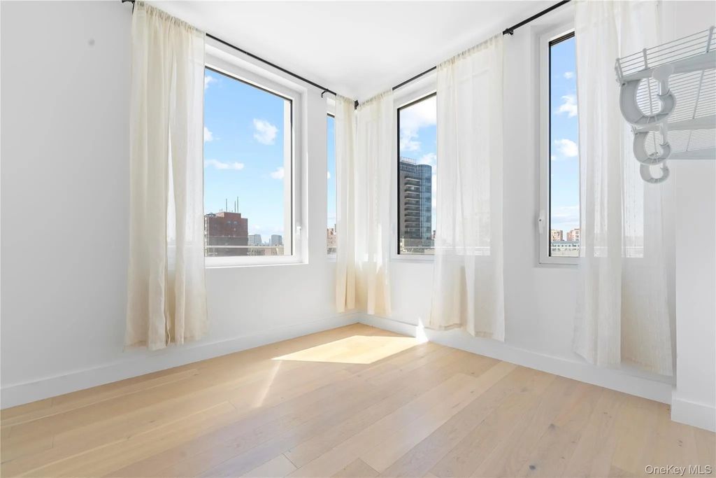 136-18 Maple Avenue # 5f, Flushing