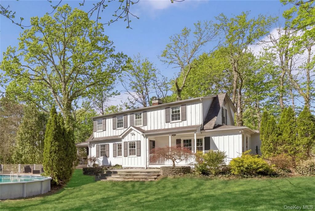 198 Pidgeon Hill Road, Huntington Station