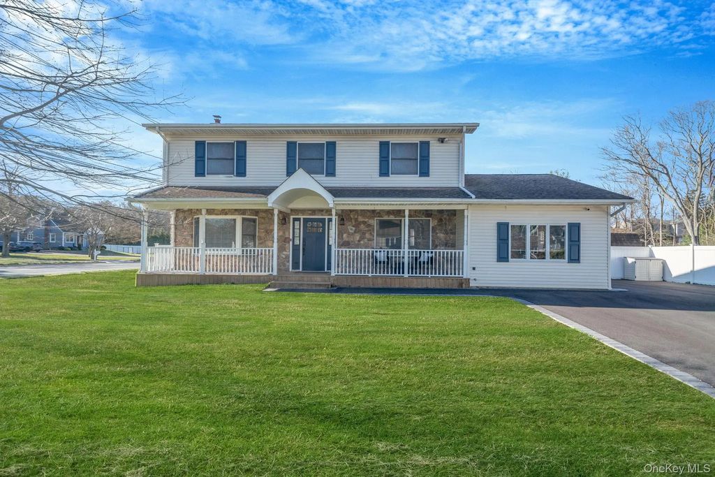 528 Mollie Boulevard, Holbrook