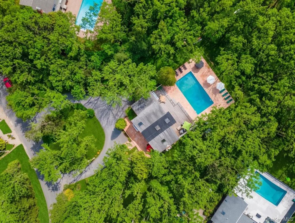 44 Diane Drive, East Hampton