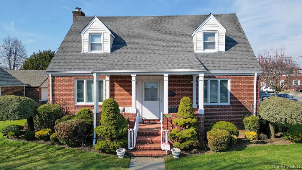 1102 Phoebe Street, Franklin Square