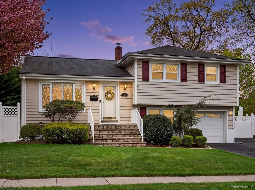 37 Maplewood Boulevard, Suffern