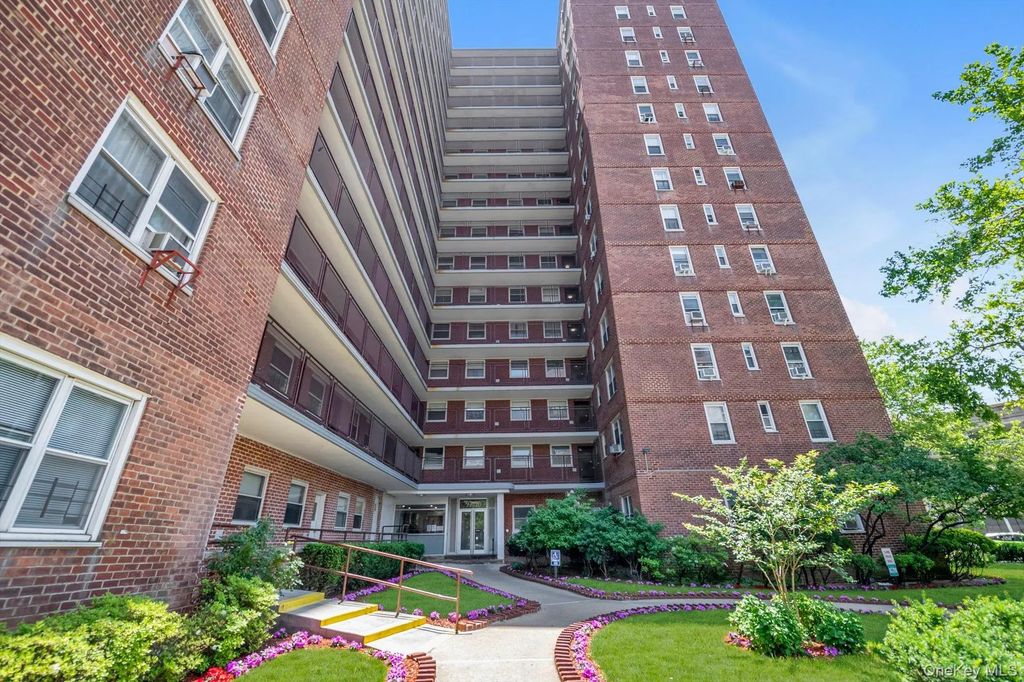 97-10 62 Drive # 3h, Rego Park