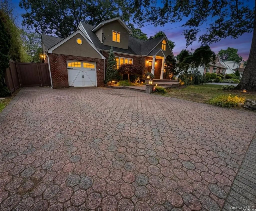 396 Chestnut Avenue, East Meadow