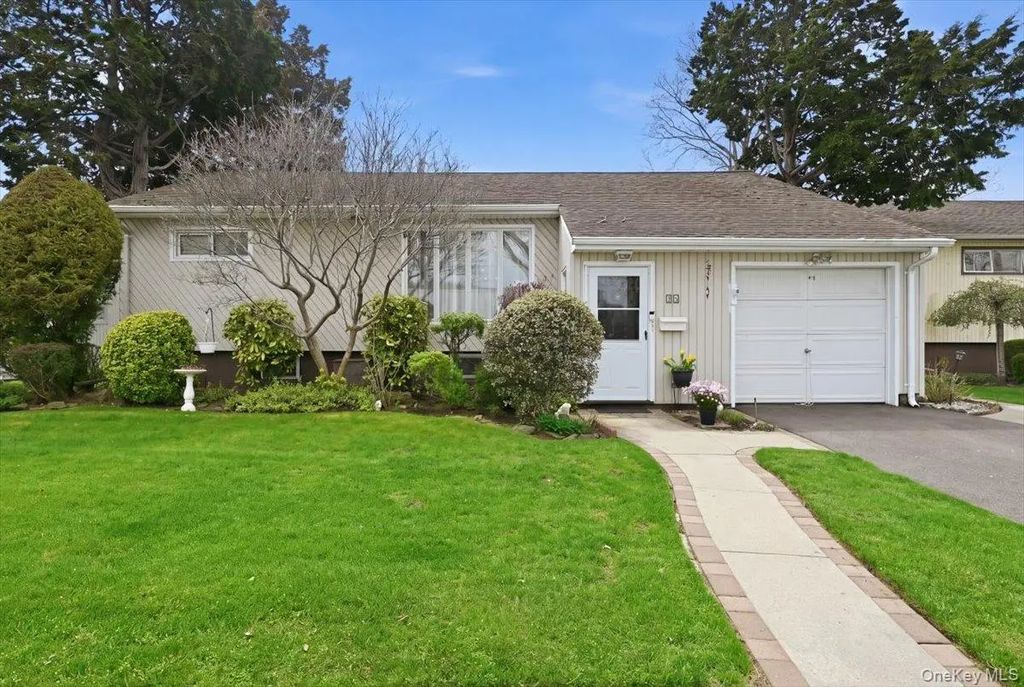 34 Jasmine Lane, Valley Stream
