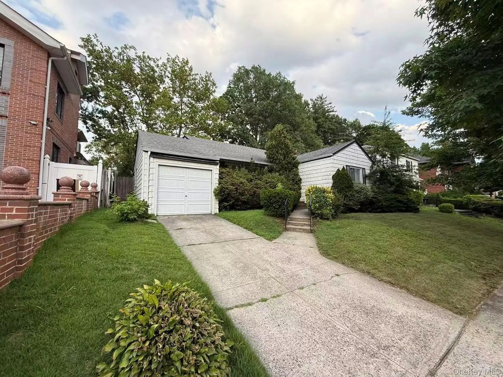 6447 215th Street, Oakland Gardens