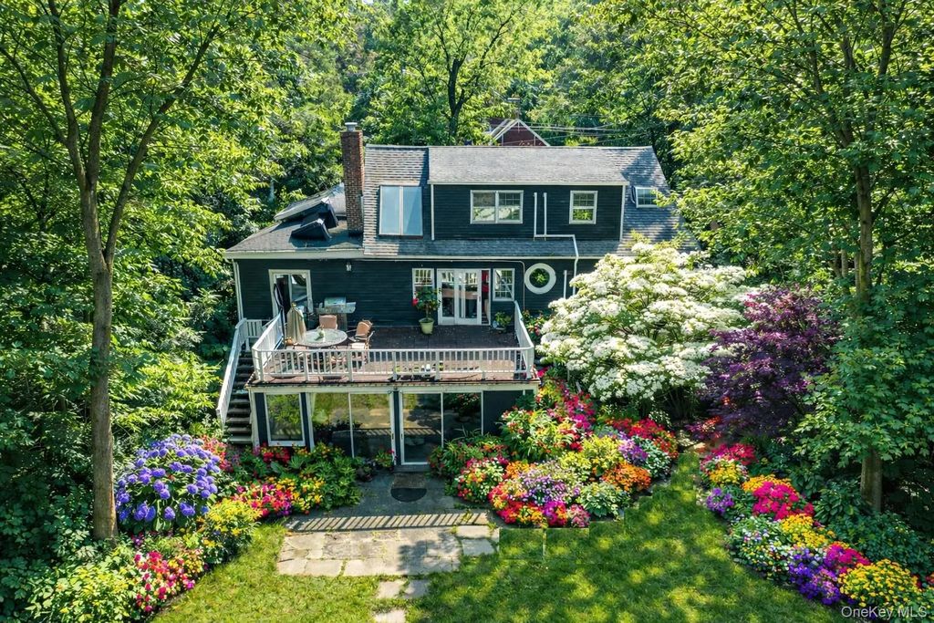 90 E Broadway, Roslyn