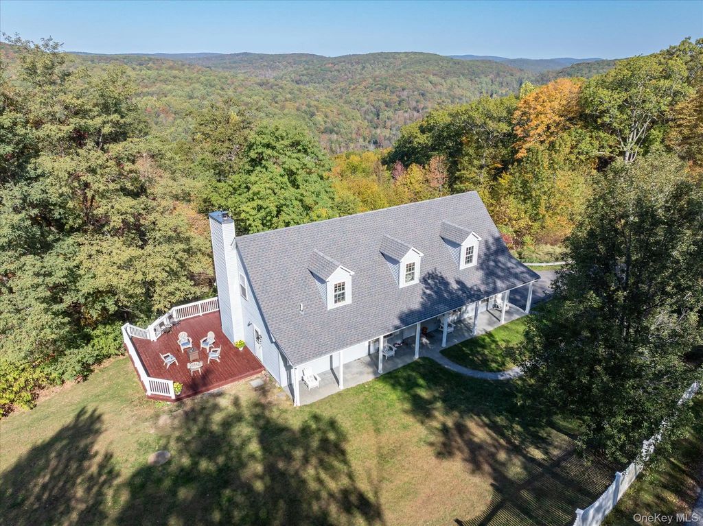 581 Barrett Hill Road, Mahopac