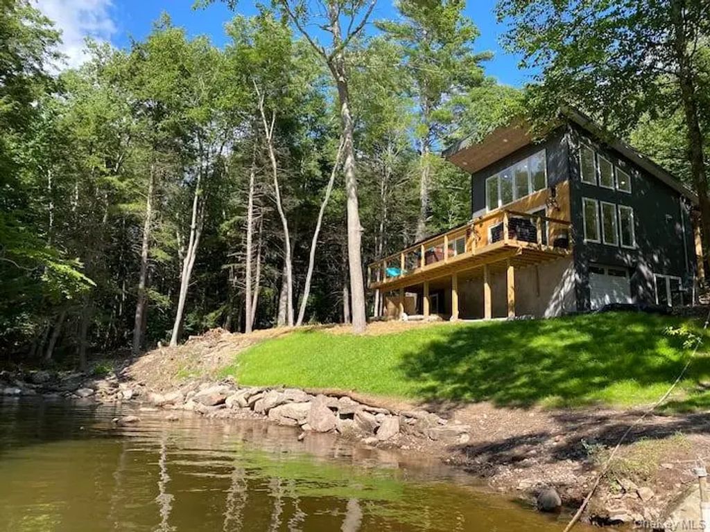 221 Starlight Road, Monticello