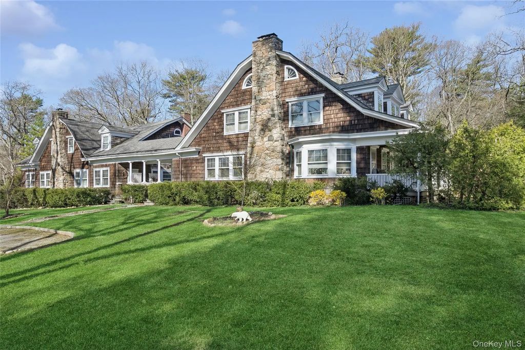 208 Wheatley Road, Old Westbury