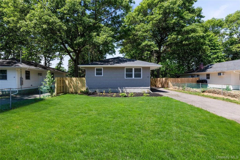 43 Grand Avenue, Shirley
