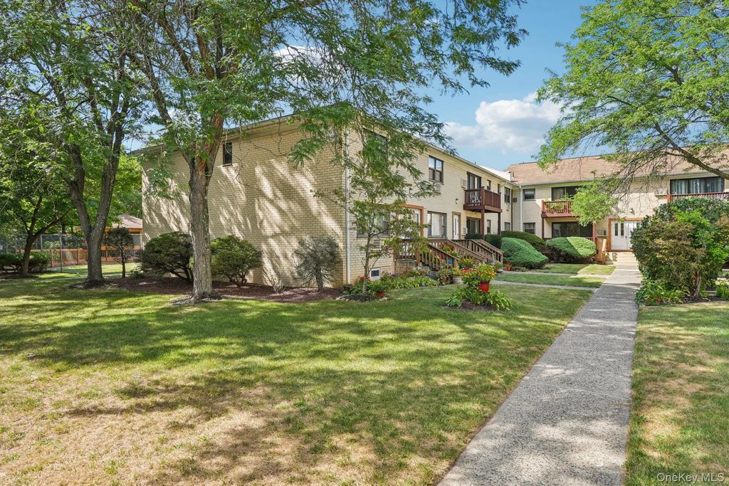 148 Sneden Place W # 148, Spring Valley