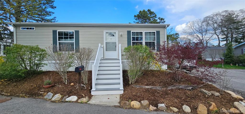 525-b26 Riverleigh Avenue # B26, Riverhead