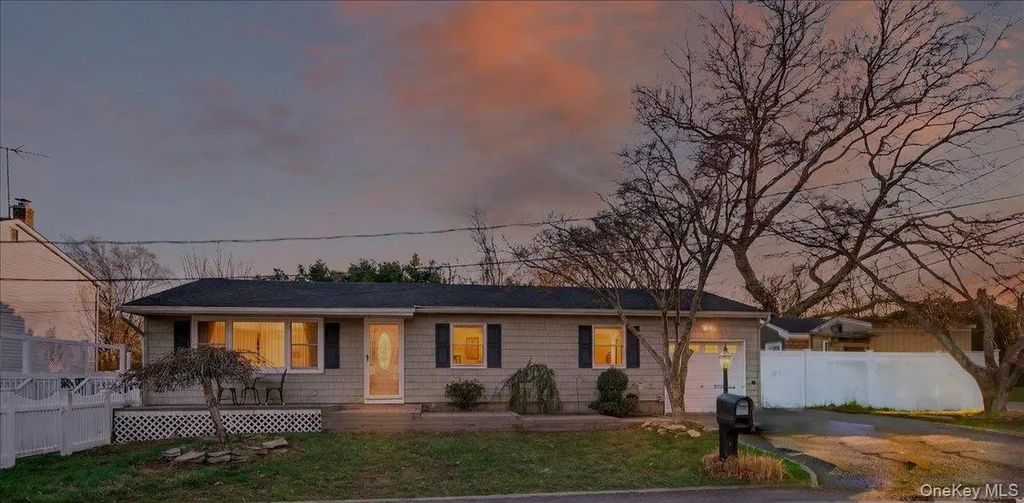 2 Pike Street, East Patchogue