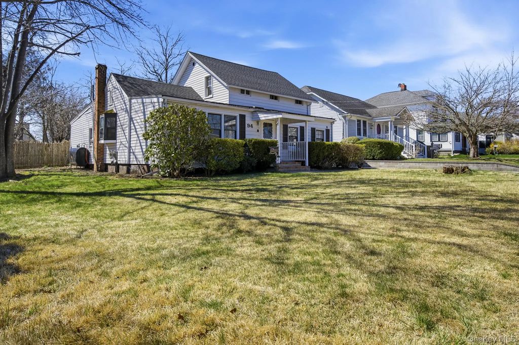 94 E Lakewood Street, Patchogue