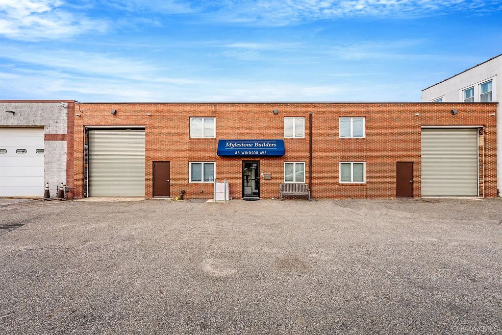 88 Windsor Avenue, Mineola