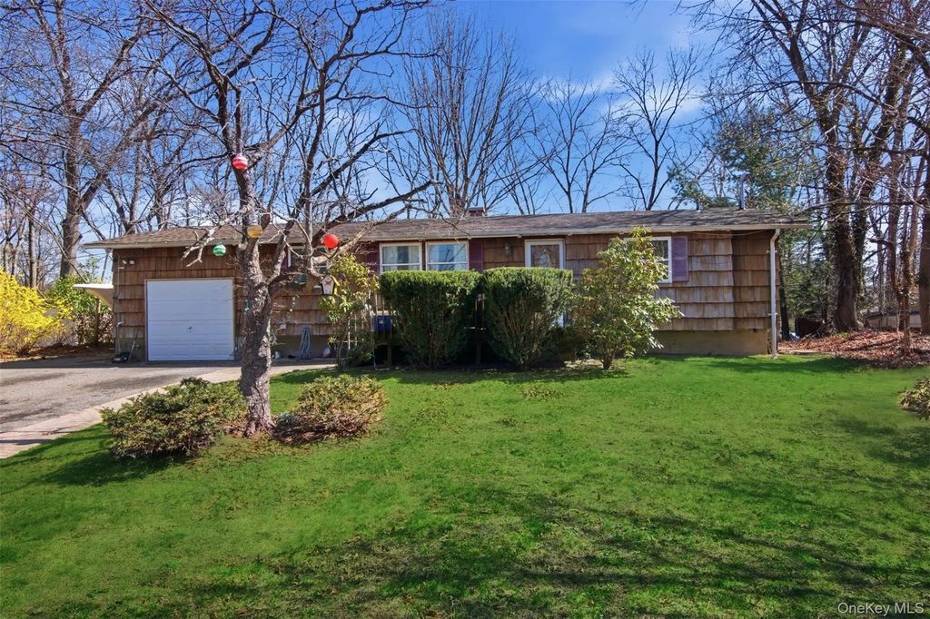 30 Lodge Lane, East Setauket