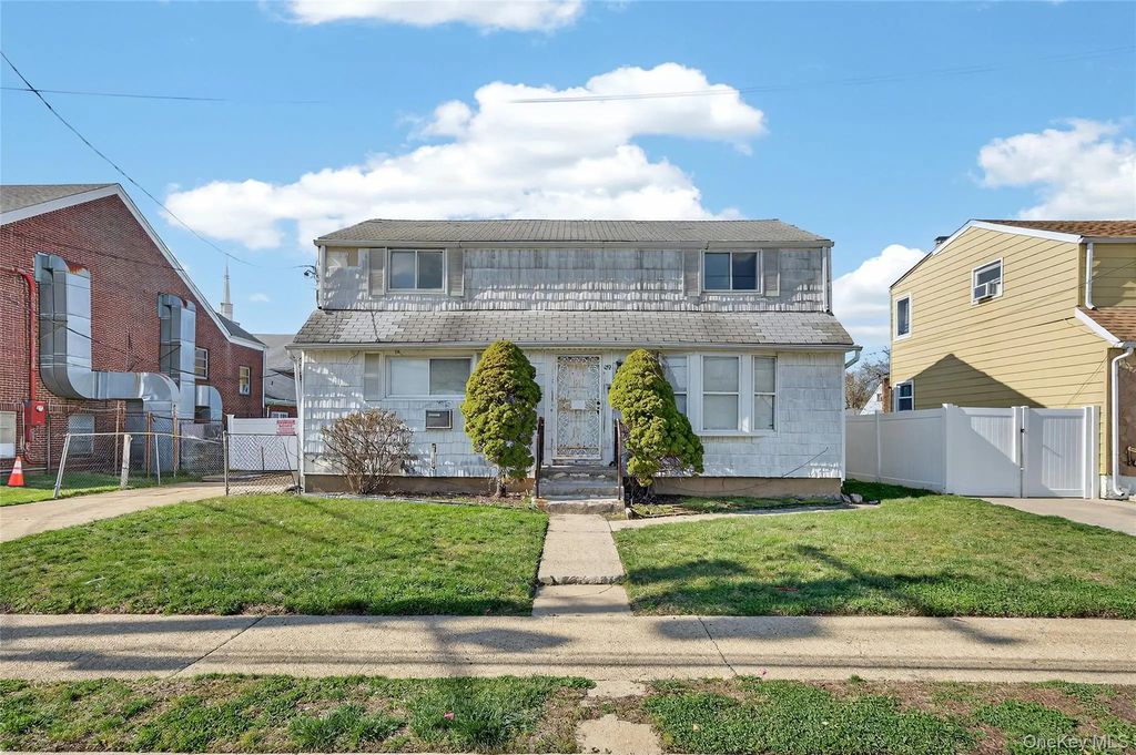 188 Amherst Street, Hempstead