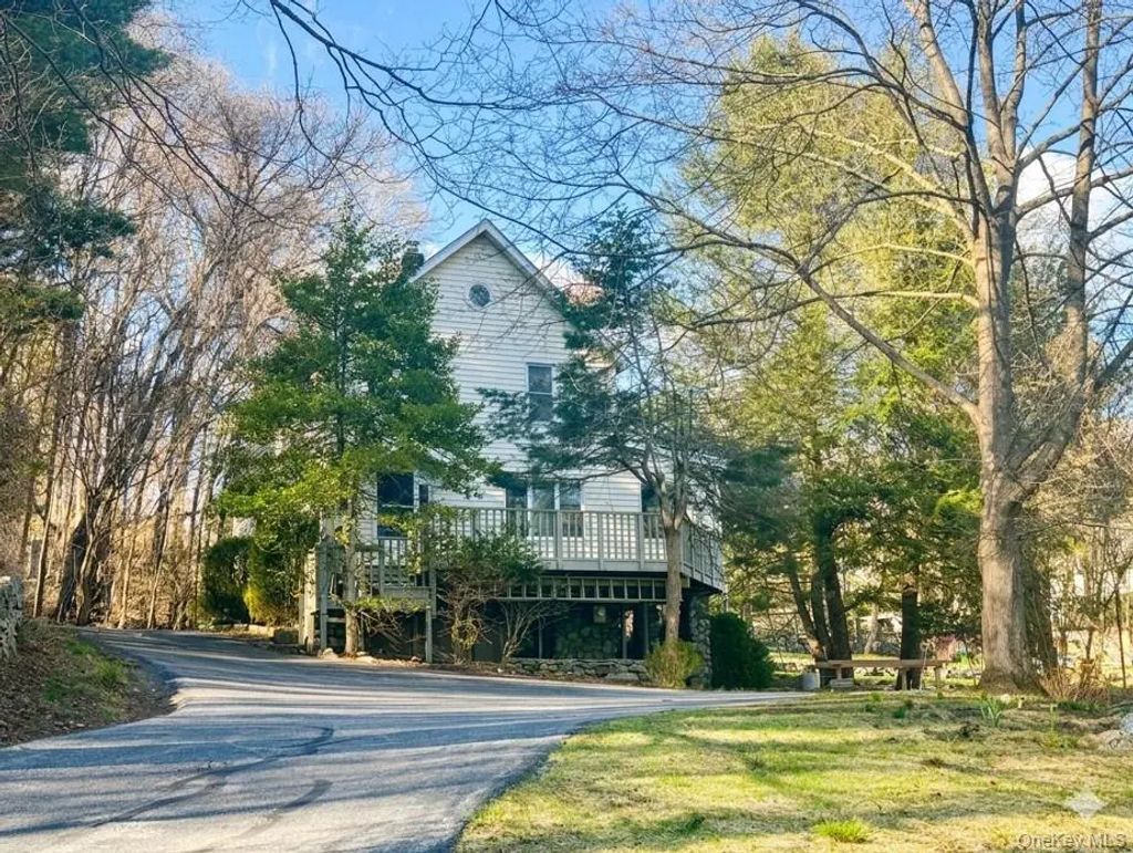 147 Stoneleigh Avenue, Carmel