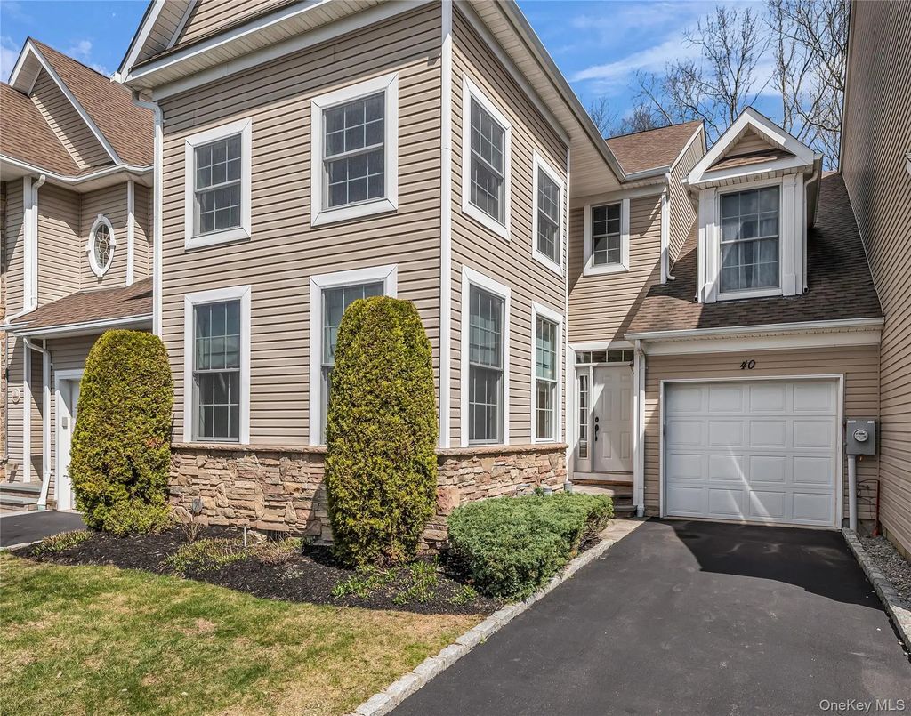 40 Eagle Circle, Bohemia