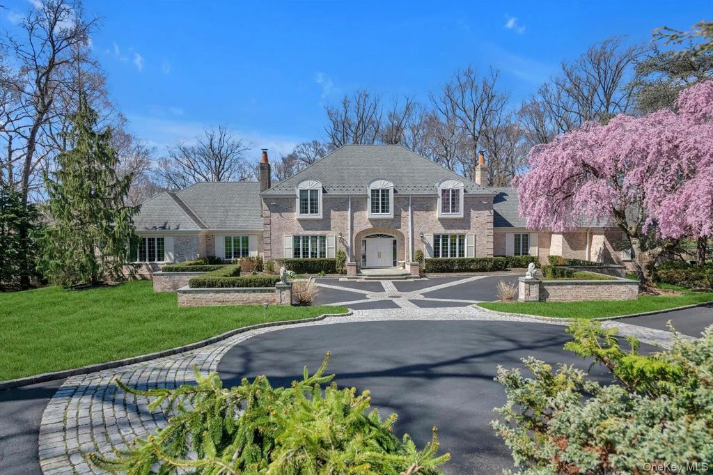 12 Overlook Court, Lattingtown