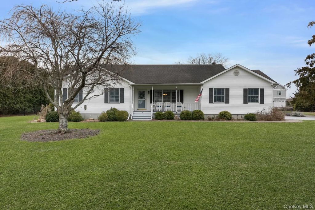47 Pier Avenue, Riverhead